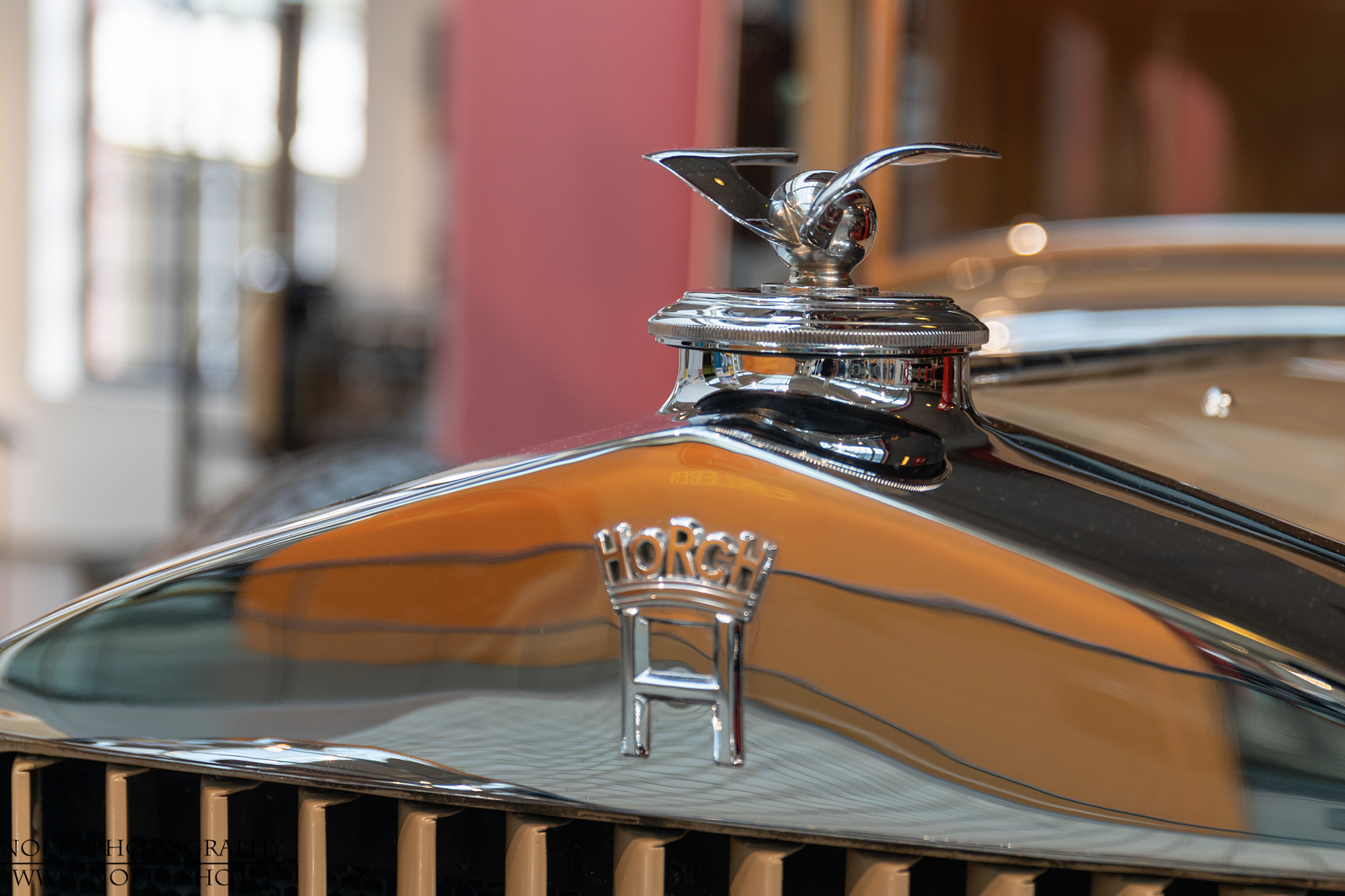 Kühlermaske mit Kühlwasserdeckel an einem 1930er Horch 375